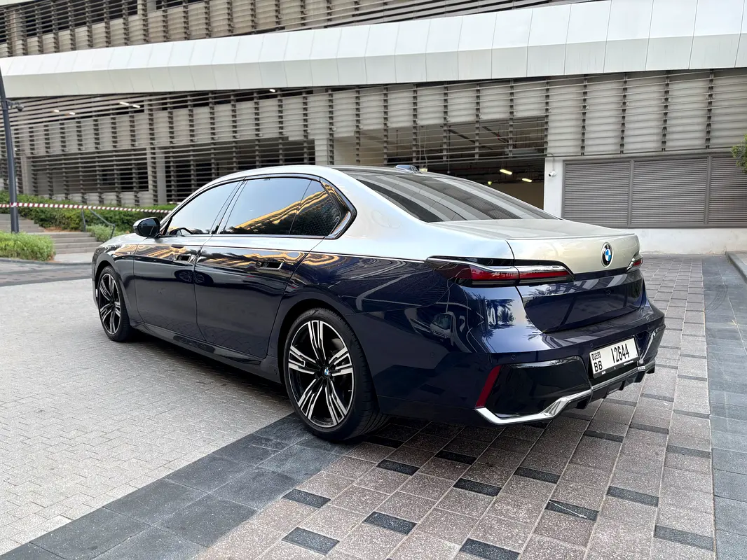 BMW 7-Series 735i 2023 - photo 5 - Import Émirats | International Cars