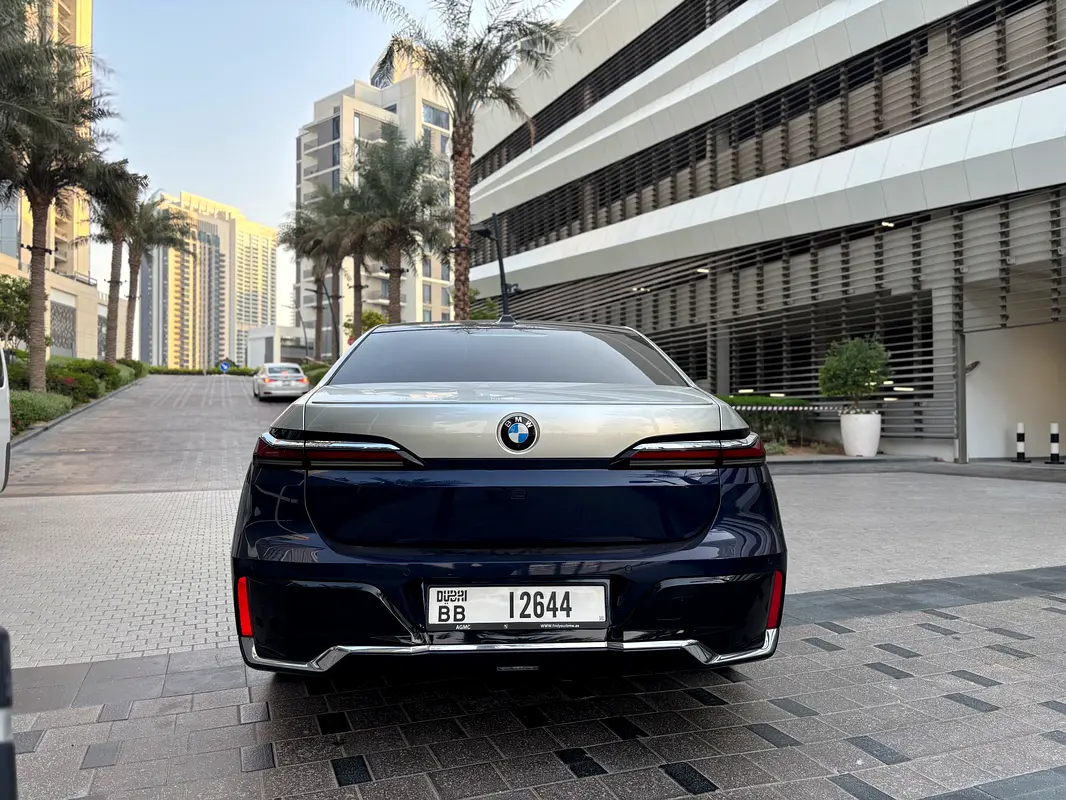 BMW 7-Series 735i 2023 - photo 6 - Import Émirats | International Cars
