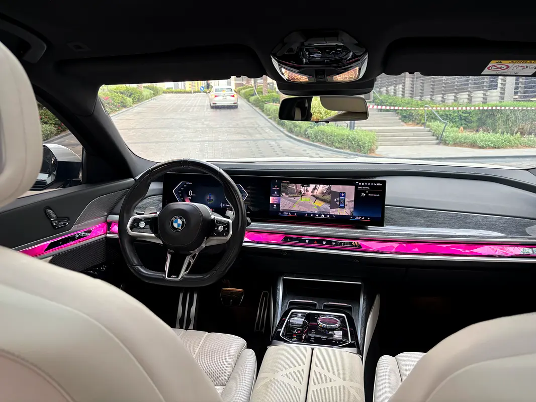 BMW 7-Series 735i 2023 - photo 8 - Import Émirats | International Cars