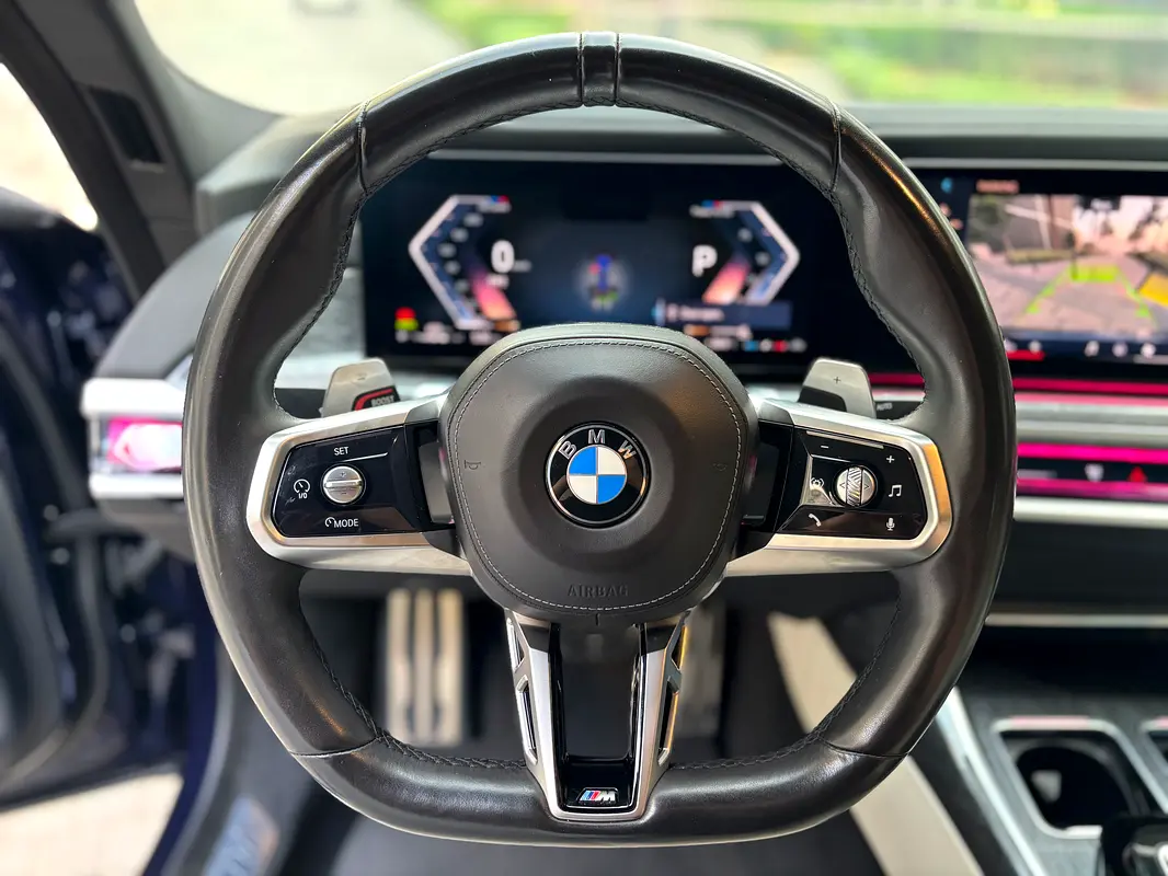 BMW 7-Series 735i 2023 - photo 9 - Import Émirats | International Cars