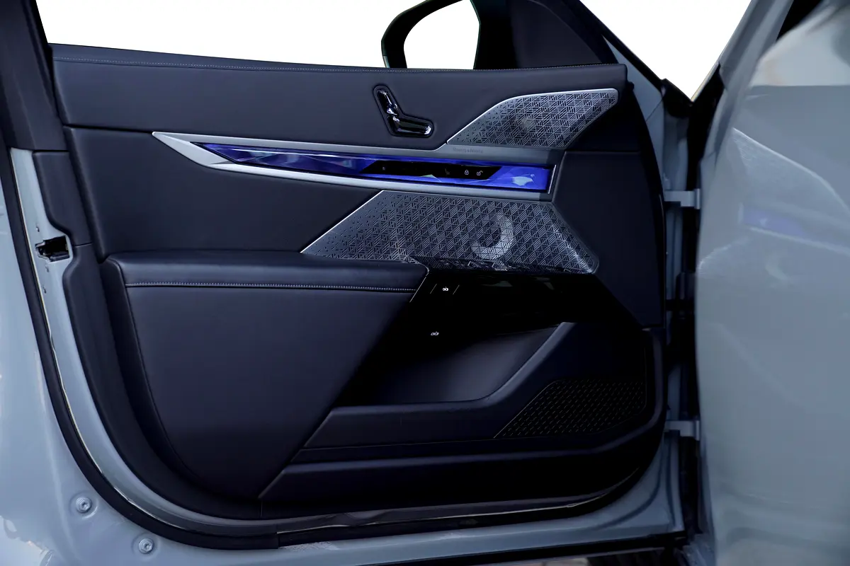 BMW 7-Series 750Li 2023 - photo 12 - Import Émirats | International Cars