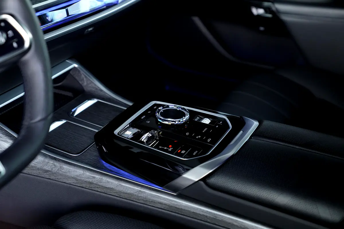 BMW 7-Series 750Li 2023 - photo 9 - Import Émirats | International Cars