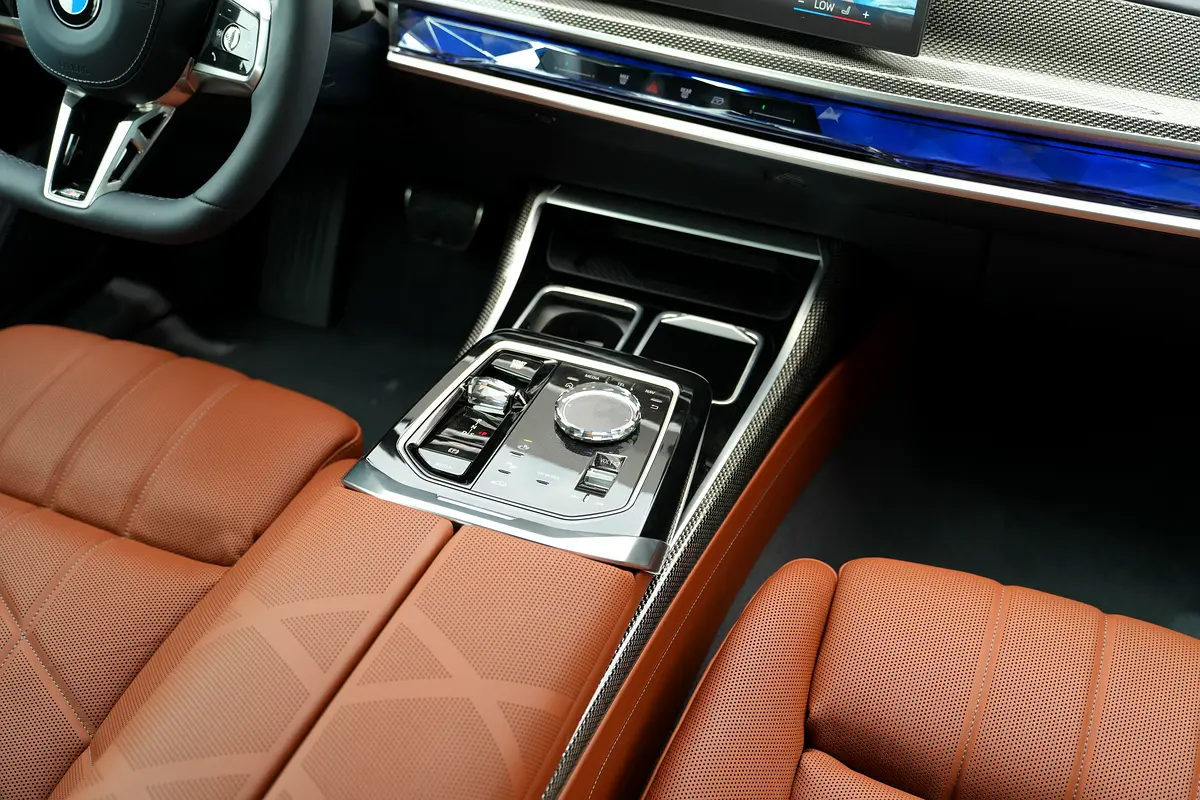 BMW 7-Series 760Li 2026 - photo 12 - Import Émirats | International Cars