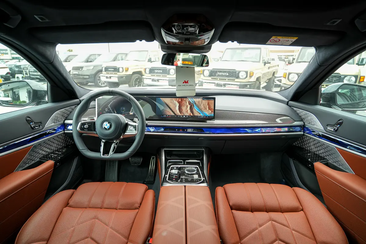 BMW 7-Series 760Li 2026 - photo 8 - Import Émirats | International Cars