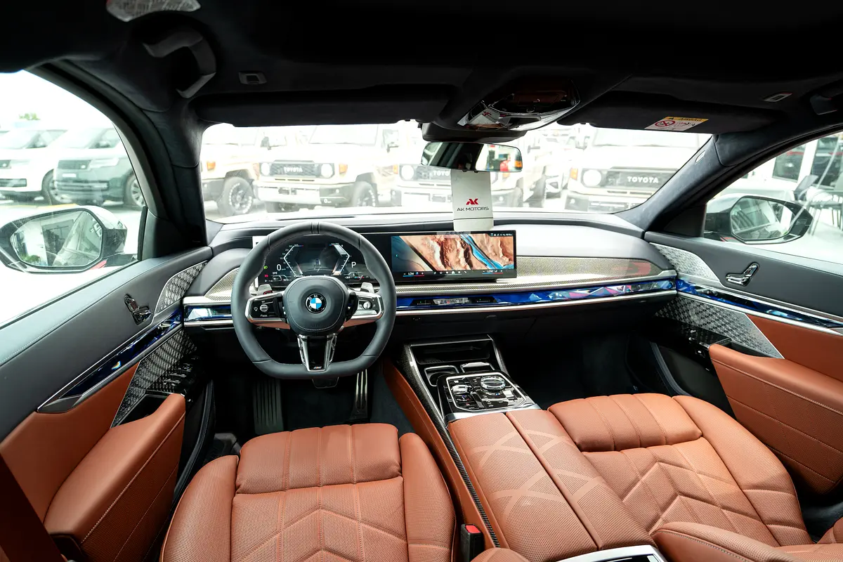 BMW 7-Series 760Li 2026 - photo 9 - Import Émirats | International Cars