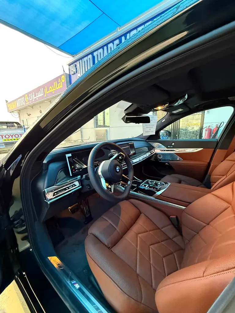 BMW 7-Series 760i 2026 - photo 10 - Import Émirats | International Cars