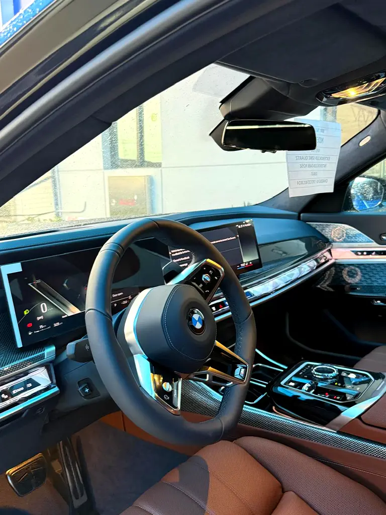 BMW 7-Series 760i 2026 - photo 11 - Import Émirats | International Cars