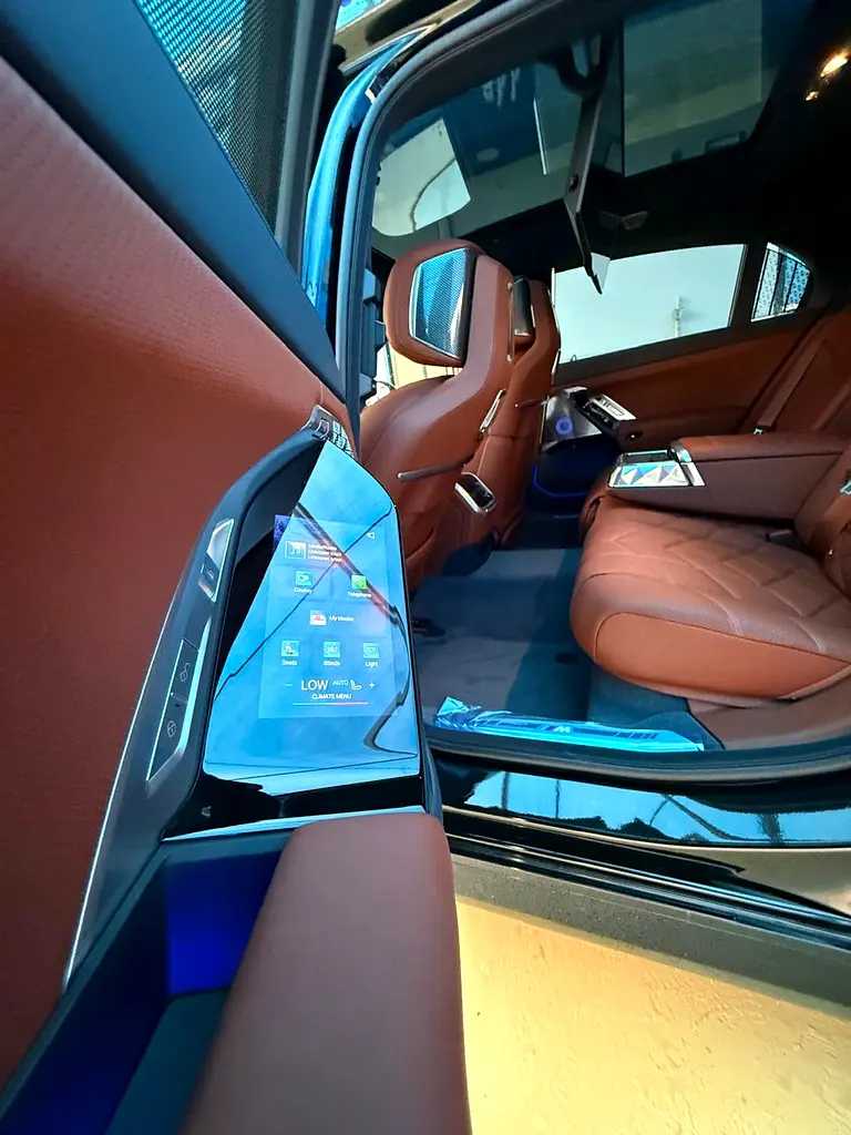 BMW 7-Series 760i 2026 - photo 6 - Import Émirats | International Cars