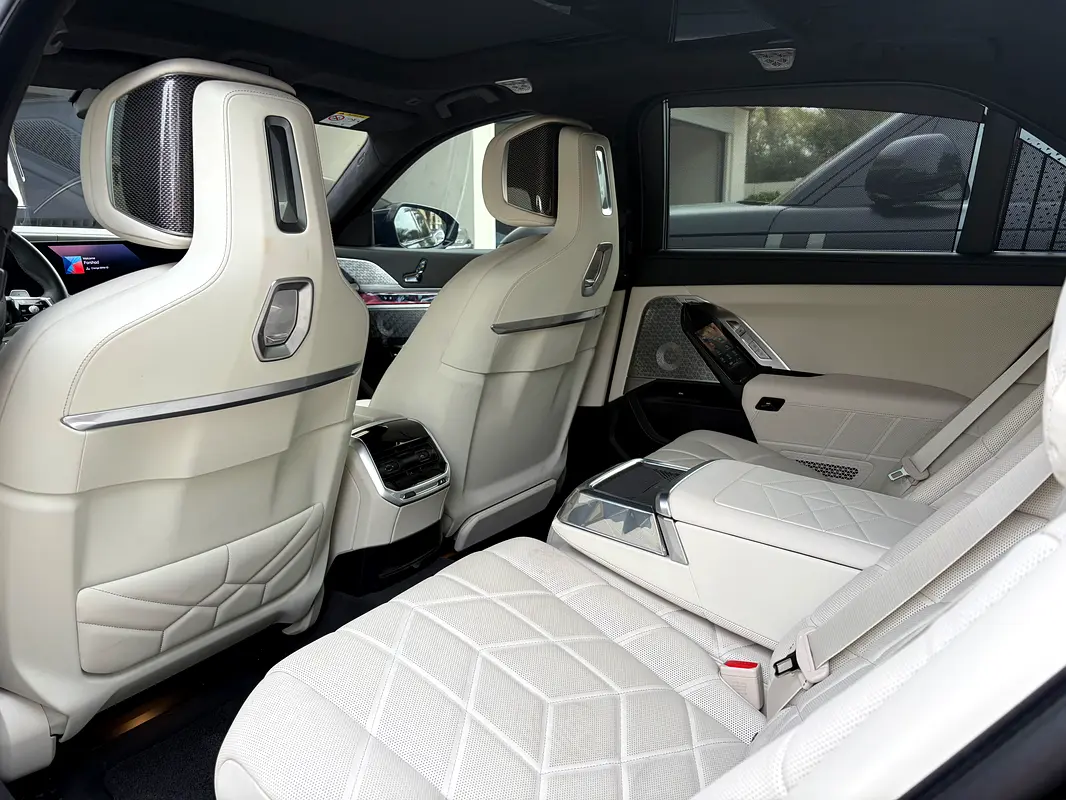 BMW 7-Series 760Li xDrive 2025 - photo 11 - Import Émirats | International Cars