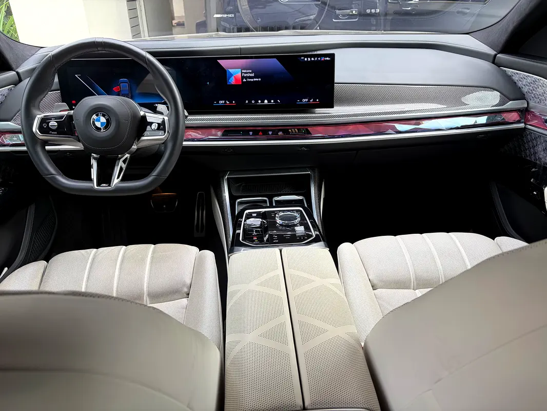 BMW 7-Series 760Li xDrive 2025 - photo 12 - Import Émirats | International Cars