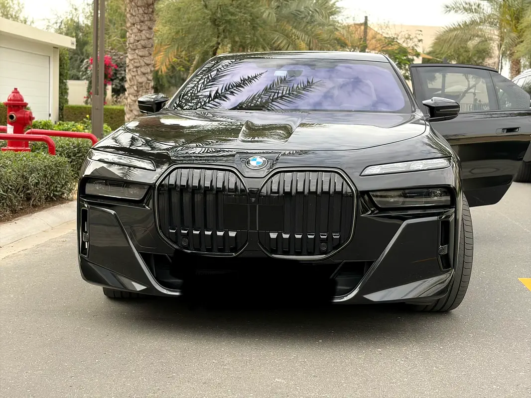 BMW 7-Series 760Li xDrive 2025 - photo 3 - Import Émirats | International Cars