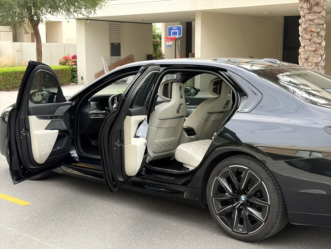 BMW 7-Series 760Li xDrive 2025 - photo 7 - Import Émirats | International Cars
