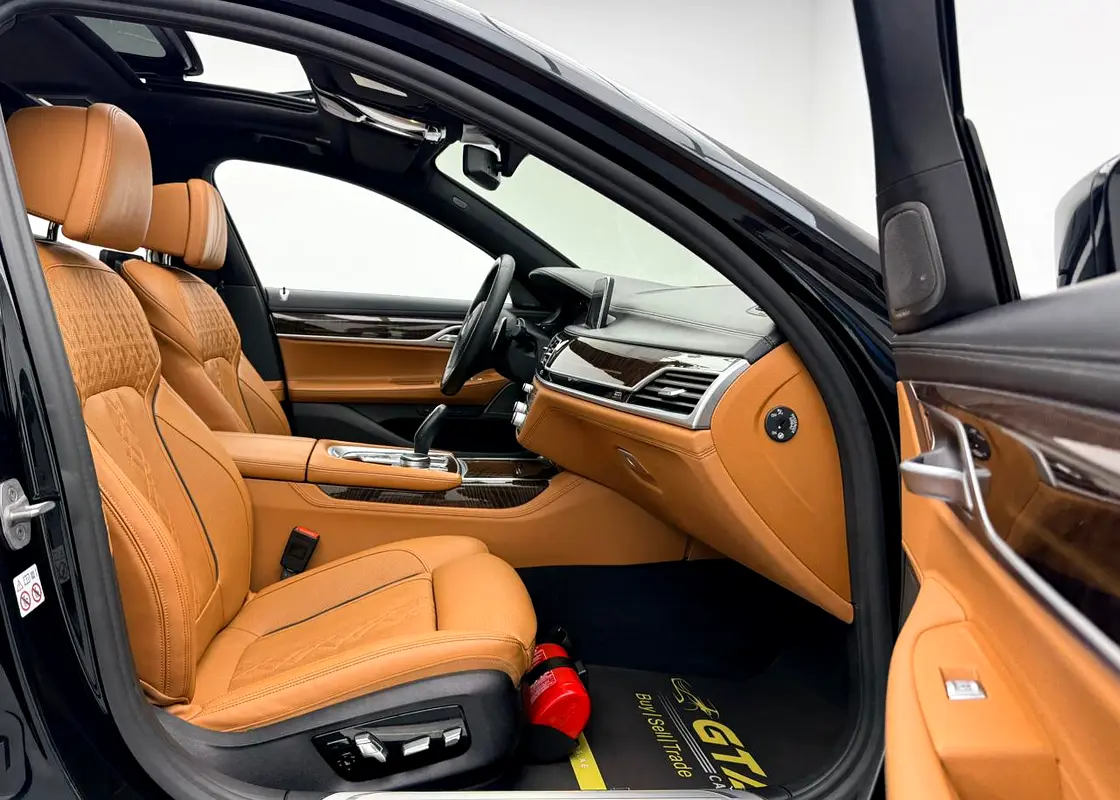 BMW 7-Series 730Li 2021 - photo 9 - Import Émirats | International Cars