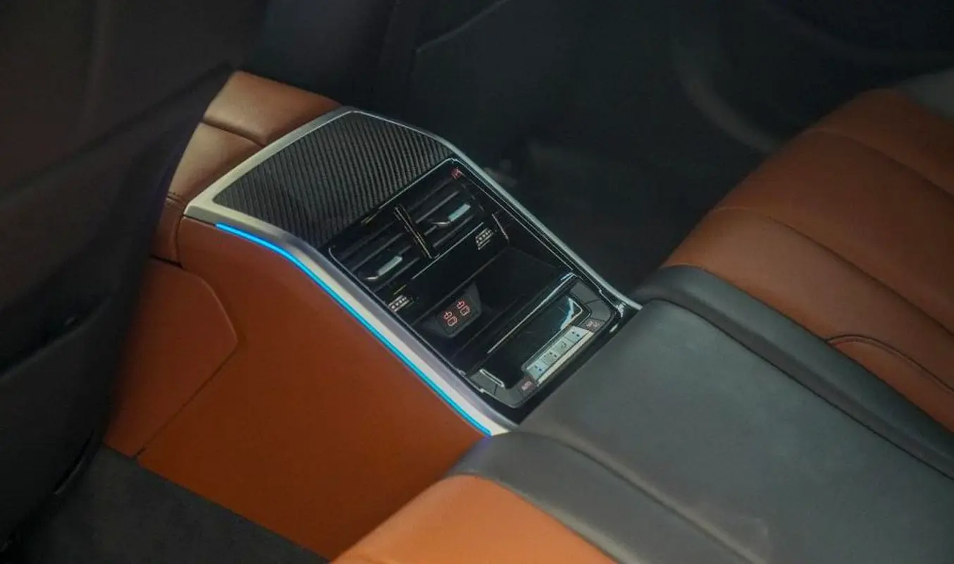 BMW 8-Series 840i M Sport Gran Coupe 2024 - photo 12 - Import Émirats | International Cars