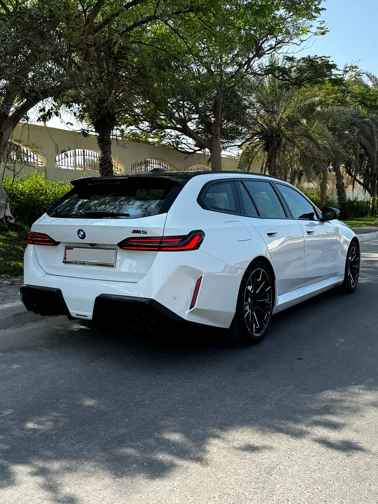 BMW M5 Standard 2026 - photo 3 - Import Émirats | International Cars