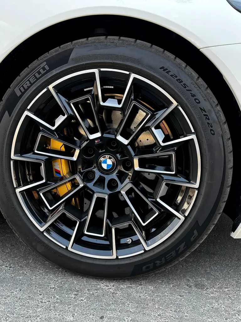 BMW M5 Standard 2026 - photo 9 - Import Émirats | International Cars