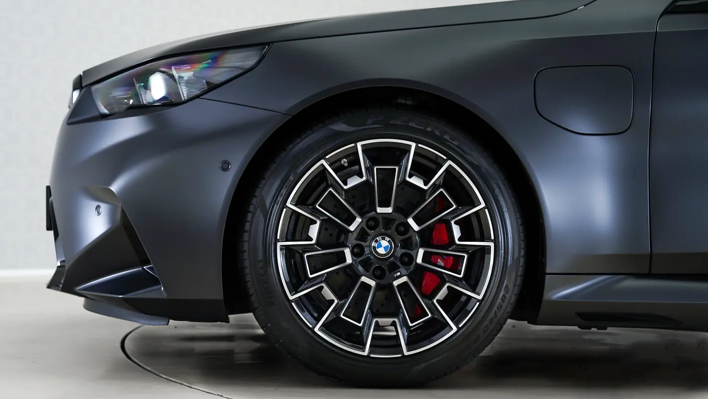 BMW M5 M5 Competition 2025 - photo 11 - Import Émirats | International Cars