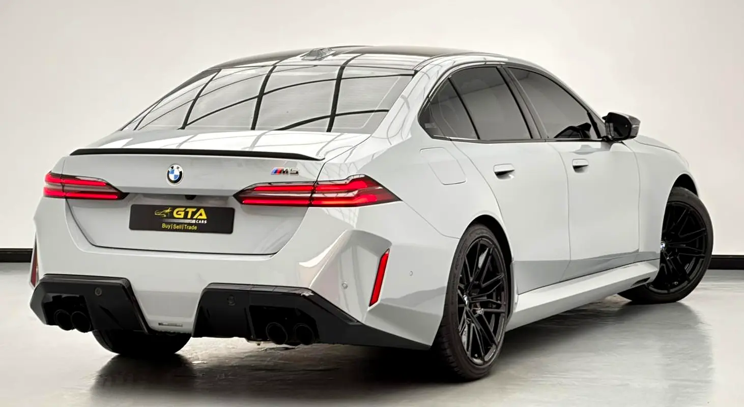 BMW M5 Standard 2026 - photo 4 - Import Émirats | International Cars