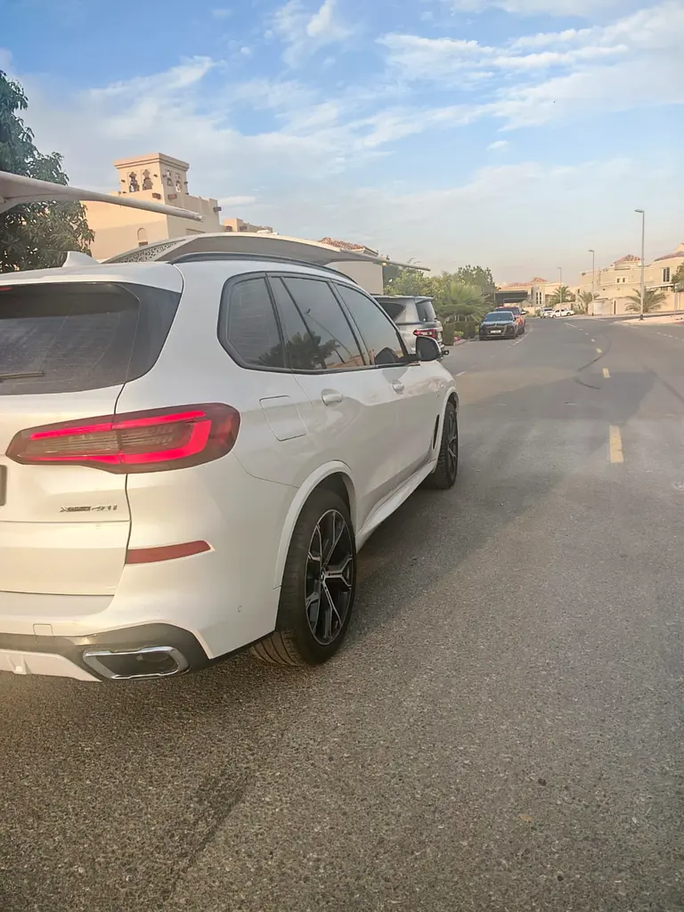 BMW X5 Xdrive 40i 2022 - photo 2 - Import Émirats | International Cars