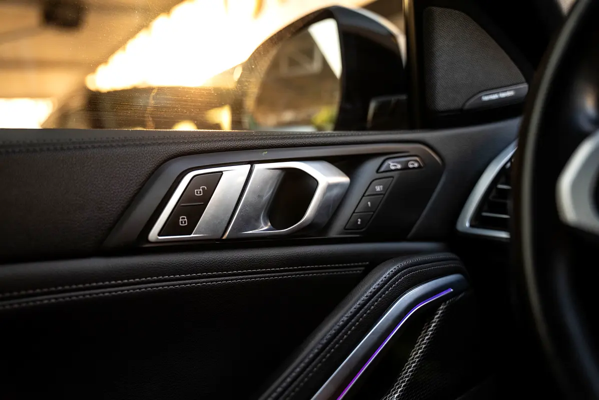 BMW X6 xDrive40i M Sport 2023 - photo 10 - Import Émirats | International Cars