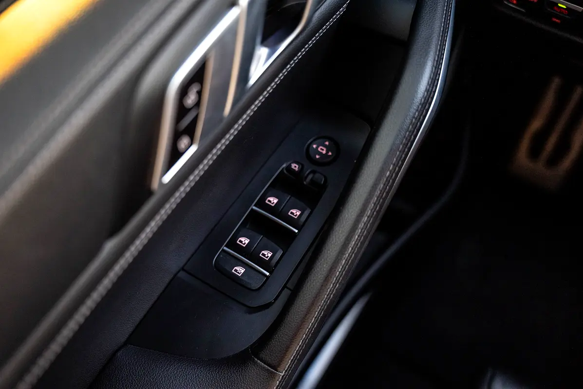 BMW X6 xDrive40i M Sport 2023 - photo 11 - Import Émirats | International Cars