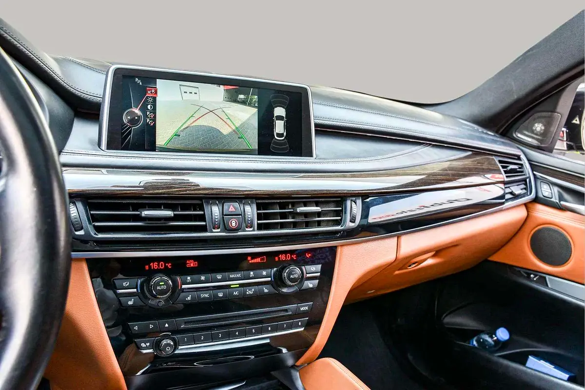 BMW X6 Xdrive50i 2015 - photo 11 - Import Émirats | International Cars