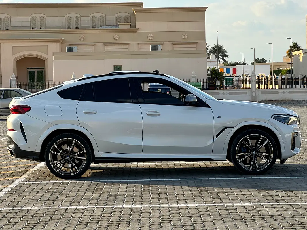 BMW X6 M50i 2021 - photo 4 - Import Émirats | International Cars