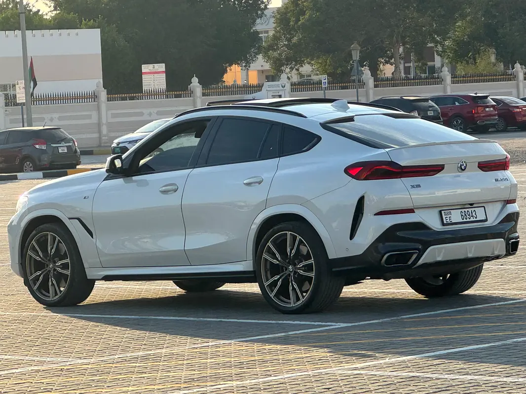 BMW X6 M50i 2021 - photo 8 - Import Émirats | International Cars