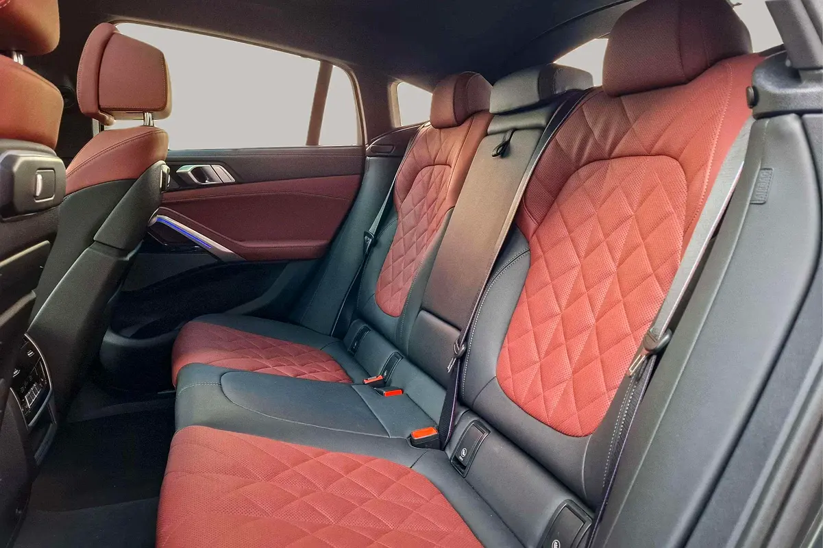 BMW X6 xDrive40i 2024 - photo 12 - Import Émirats | International Cars