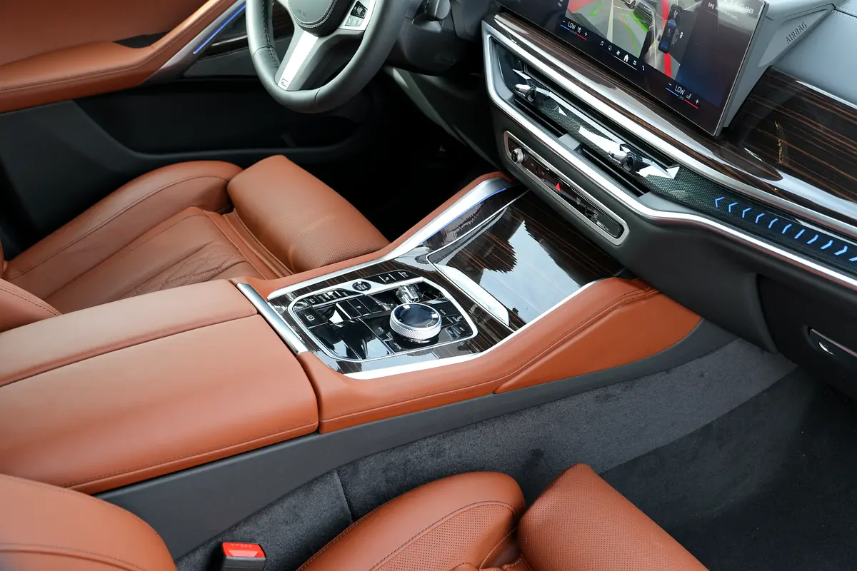 BMW X6 4.4i V8 2026 - photo 12 - Import Émirats | International Cars