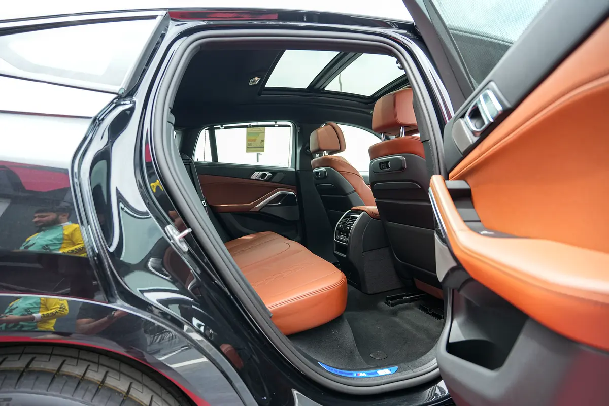 BMW X6 M60i 2026 - photo 10 - Import Émirats | International Cars