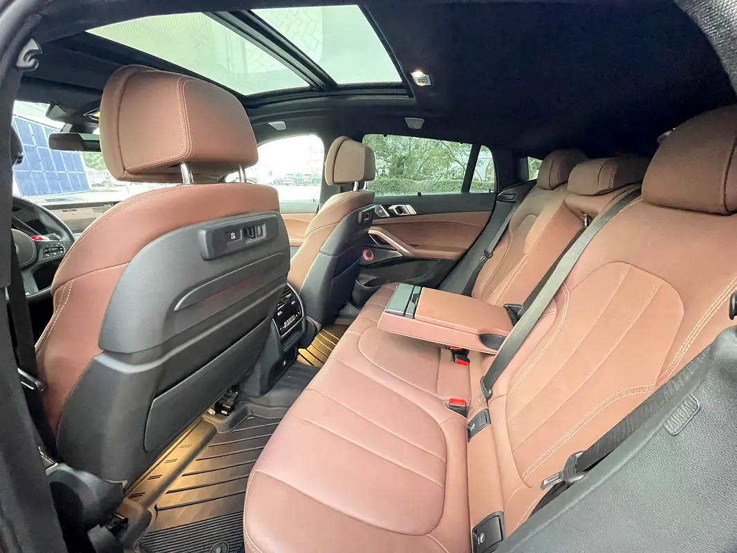 BMW X6 50i M Sport 2022 - photo 12 - Import Émirats | International Cars