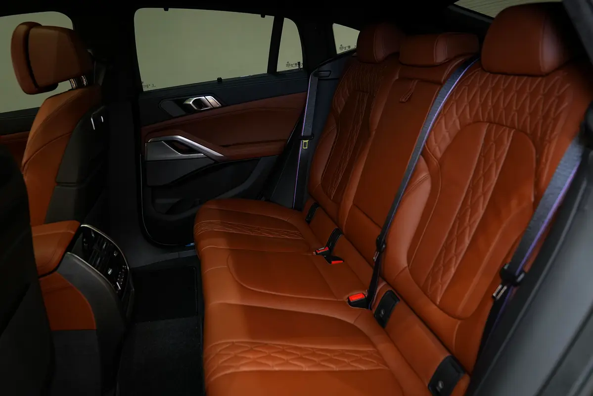 BMW X6 M50i 2026 - photo 8 - Import Émirats | International Cars