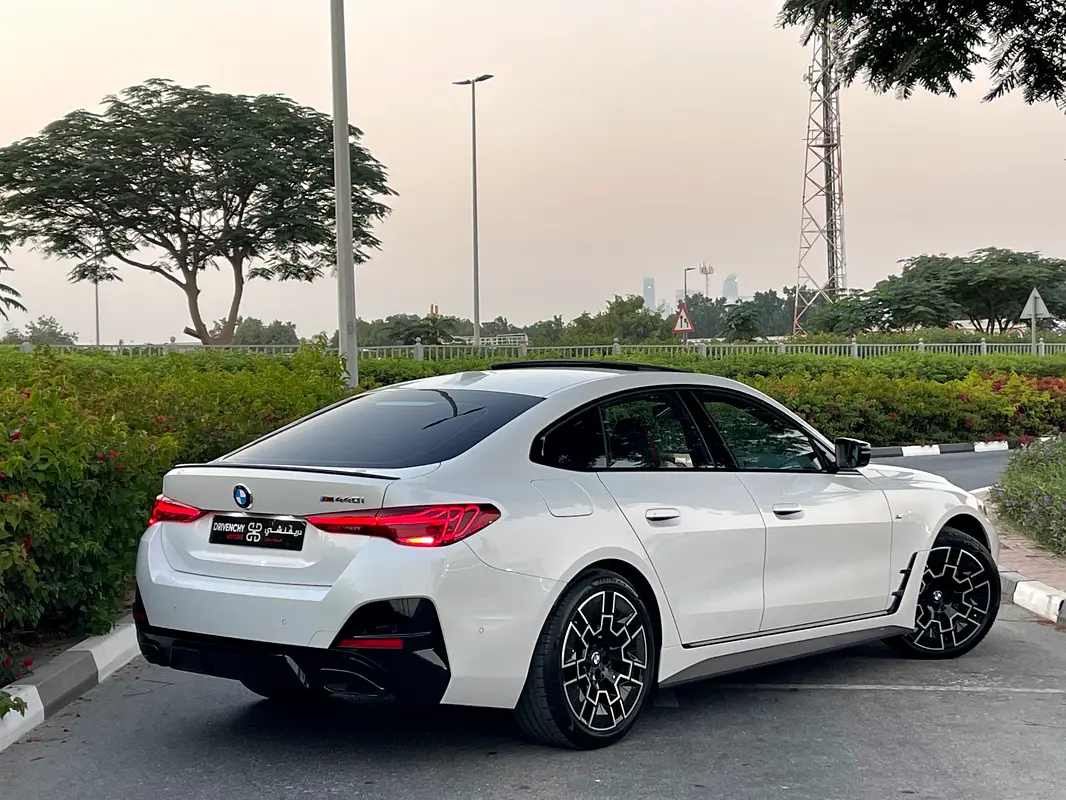 BMW 4-Series M440i xDrive 2025 - photo 6 - Import Émirats | International Cars