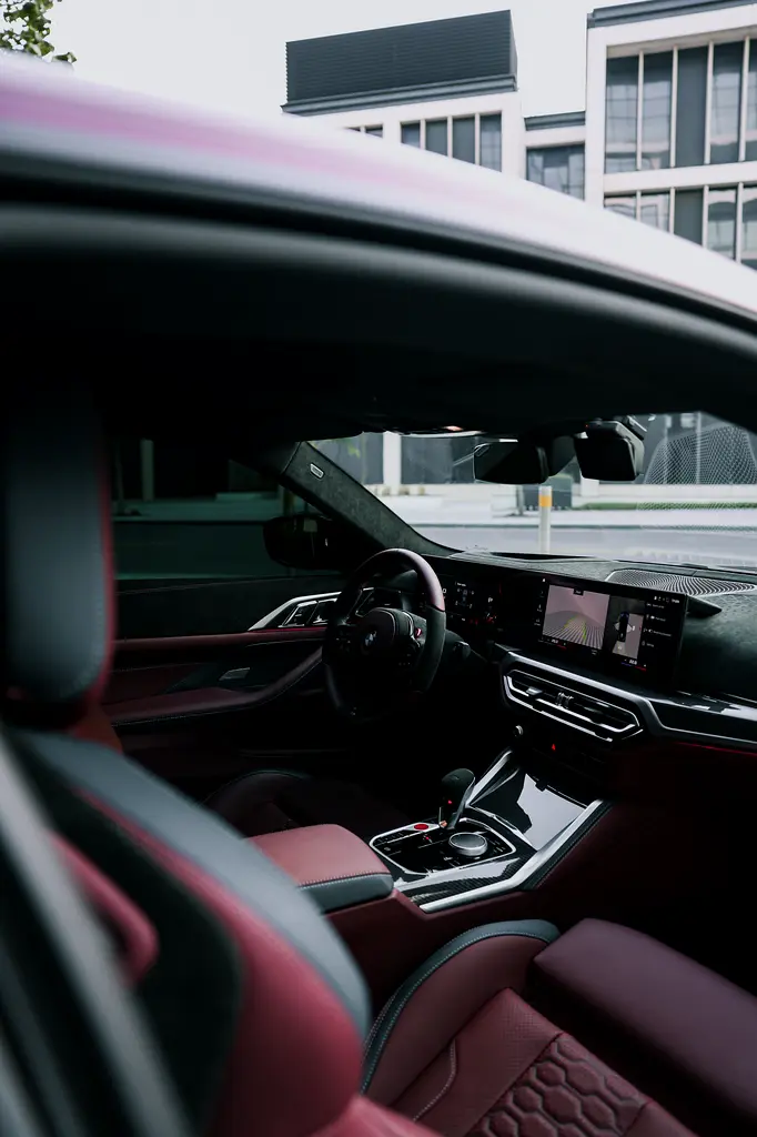 BMW M4 Competition 2024 - photo 3 - Import Émirats | International Cars