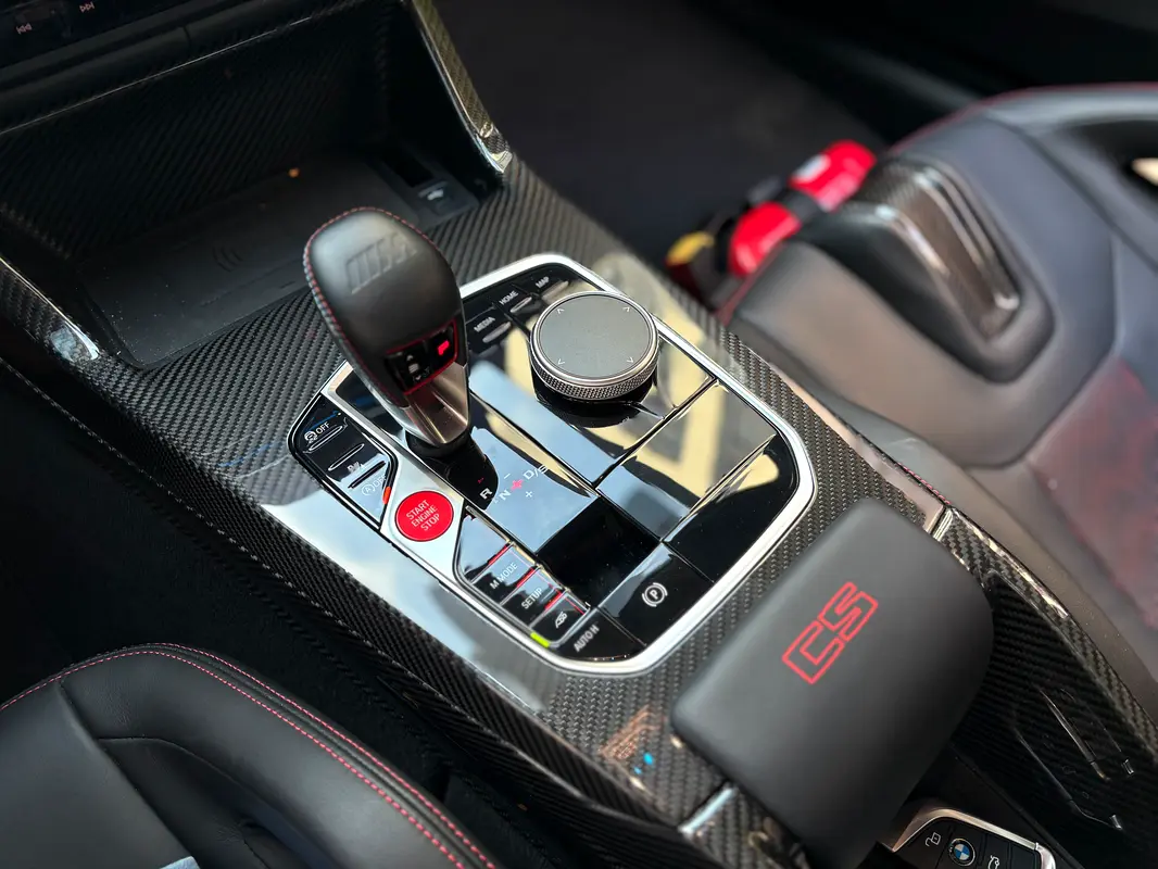 BMW M4 Competition xDrive M-Kit 2025 - photo 11 - Import Émirats | International Cars