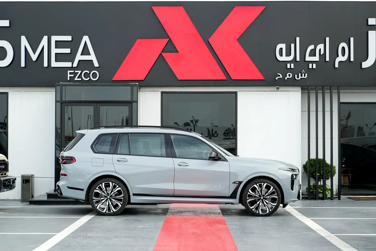 BMW X7 M60i xDrive 2026 - photo 8 - Import Émirats | International Cars