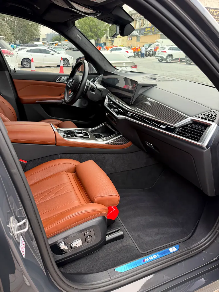 BMW X7 M60i xDrive 2024 - photo 10 - Import Émirats | International Cars