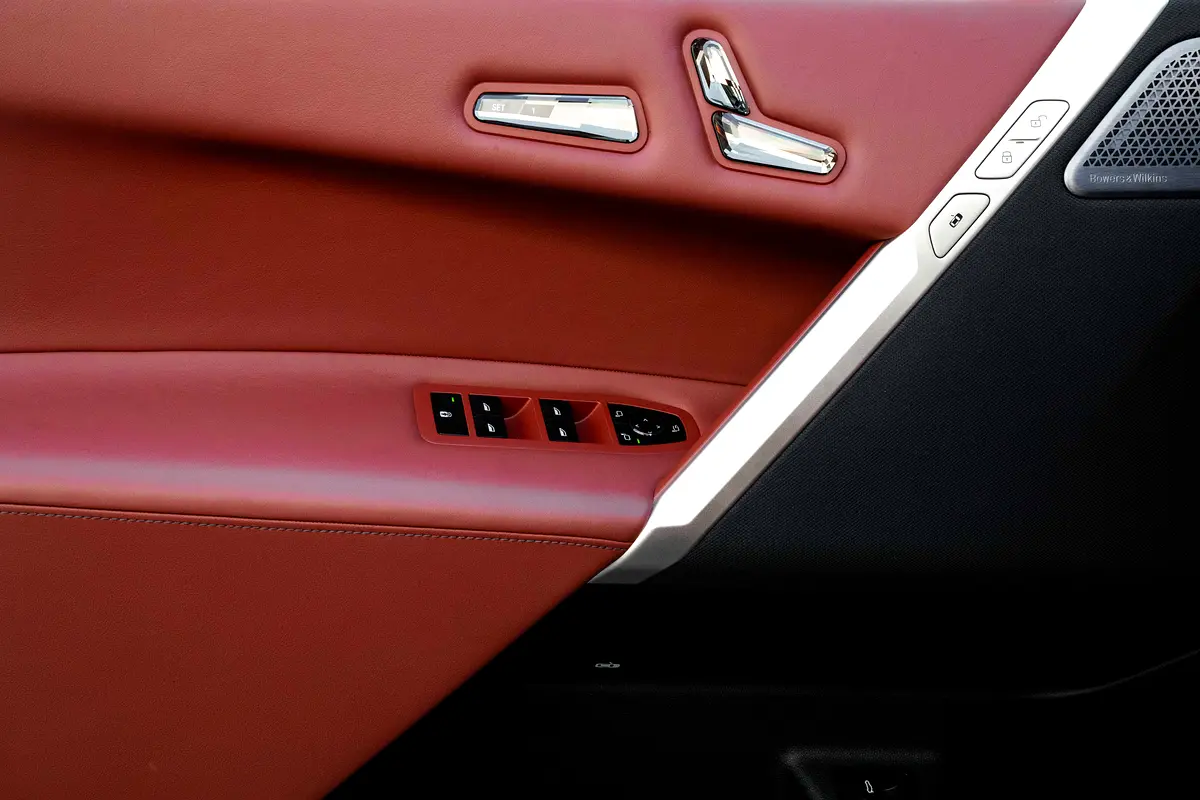 BMW iX xDrive40 2023 - photo 10 - Import Émirats | International Cars