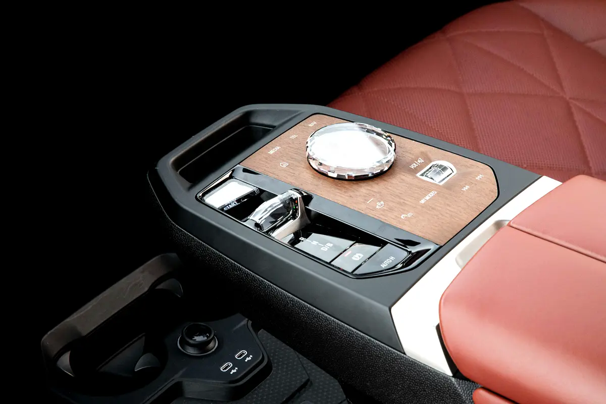 BMW iX xDrive40 2023 - photo 9 - Import Émirats | International Cars