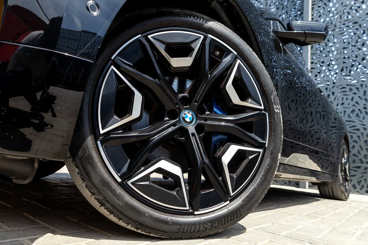 BMW iX xDrive50 2023 - photo 9 - Import Émirats | International Cars