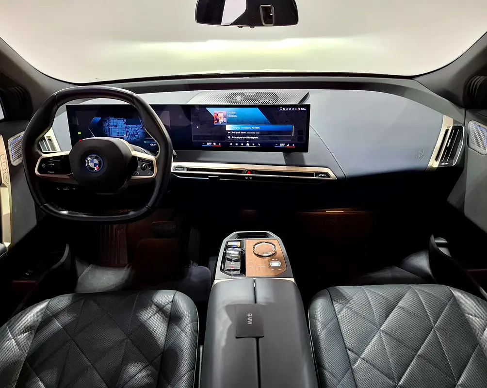 BMW iX xDrive50 2024 - photo 10 - Import Émirats | International Cars