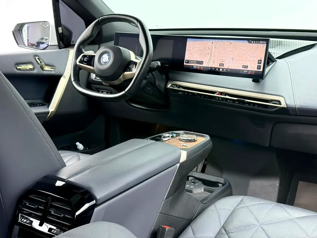 BMW iX xDrive50 2024 - photo 11 - Import Émirats | International Cars