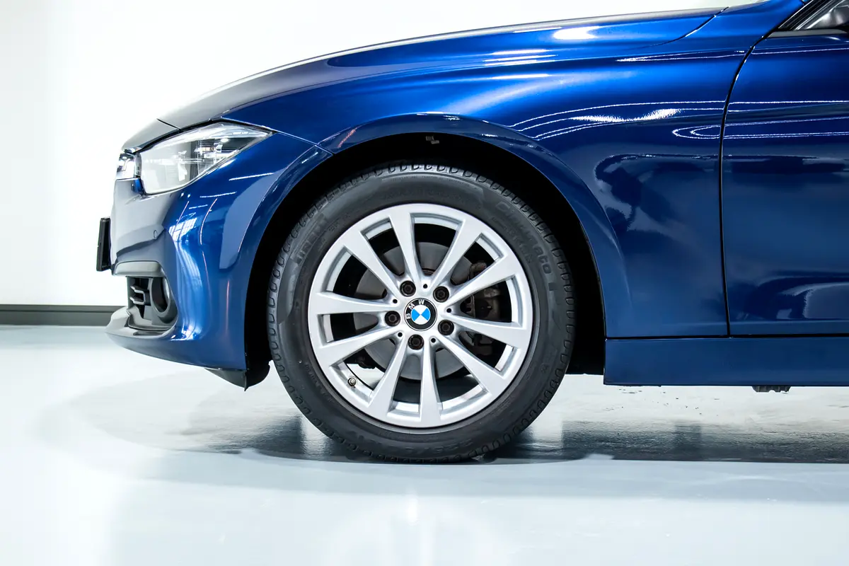 BMW 3-Series 318i 2018 - photo 5 - Import Émirats | International Cars