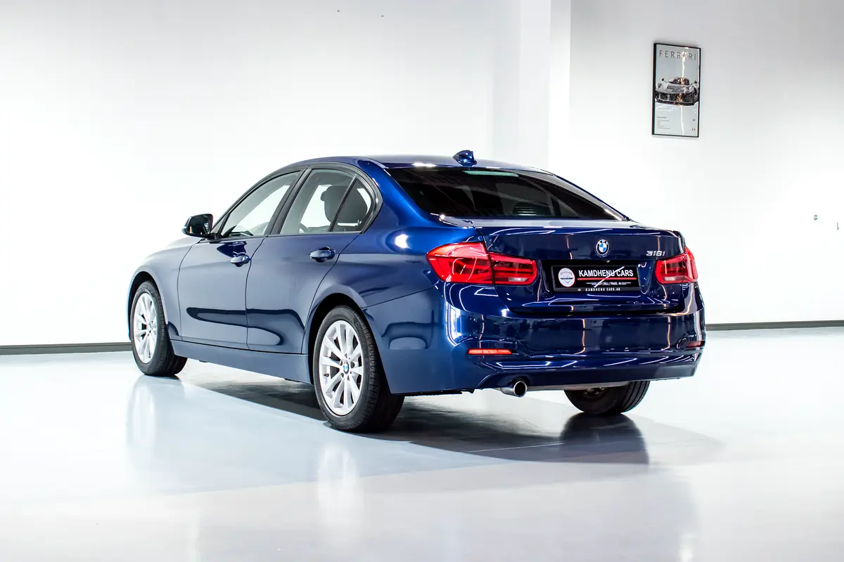 BMW 3-Series 318i 2018 - photo 6 - Import Émirats | International Cars
