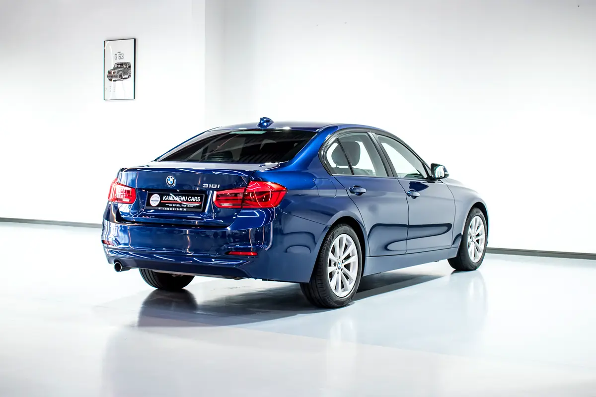 BMW 3-Series 318i 2018 - photo 8 - Import Émirats | International Cars