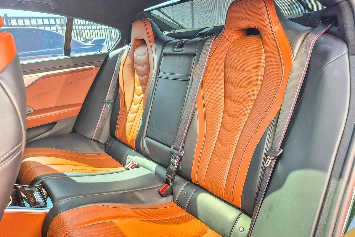 BMW 8-Series 840i 2023 - photo 12 - Import Émirats | International Cars