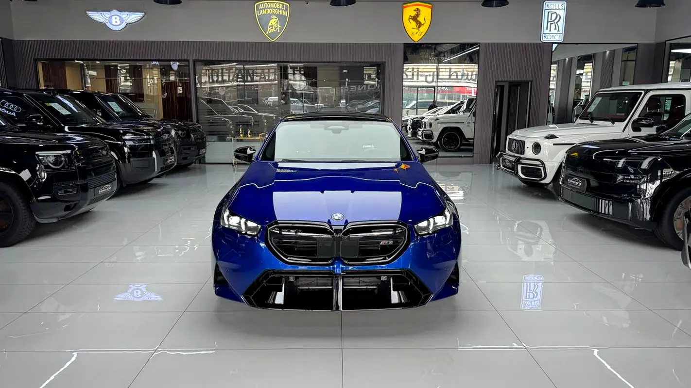 BMW M5 M5 Competition 2025 - photo 11 - Import Émirats | International Cars