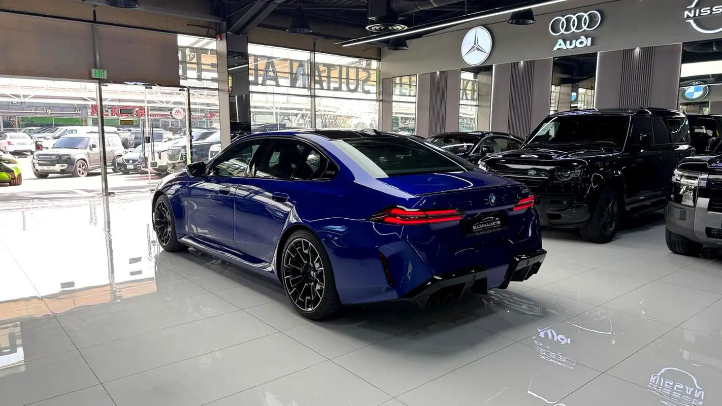 BMW M5 M5 Competition 2025 - photo 8 - Import Émirats | International Cars