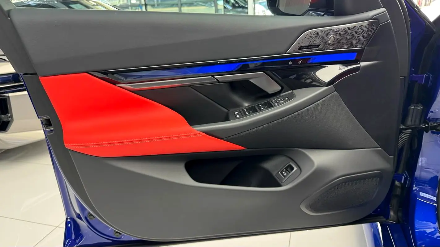 BMW M5 M5 Competition 2025 - photo 9 - Import Émirats | International Cars